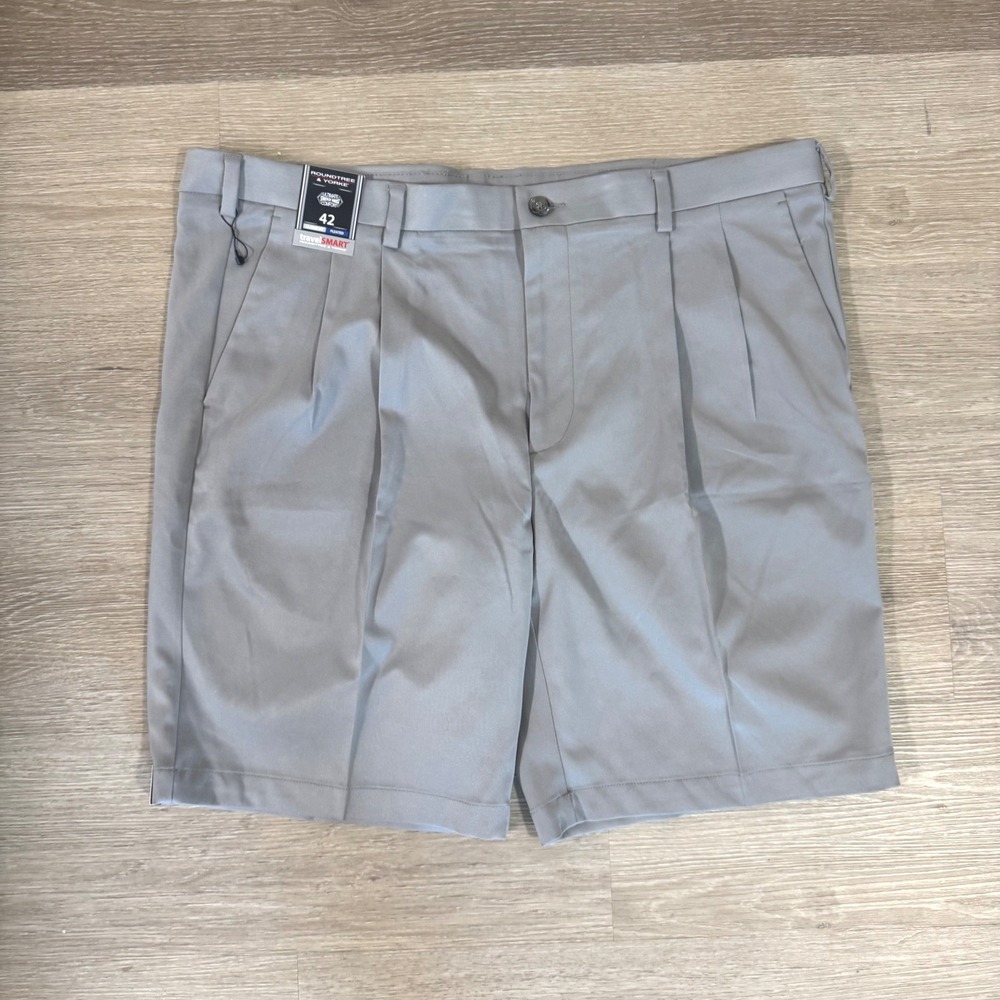Roundtree & Yorke Shorts Mens 42 Gray TravelSmart Pleated Classic Fit Stretch